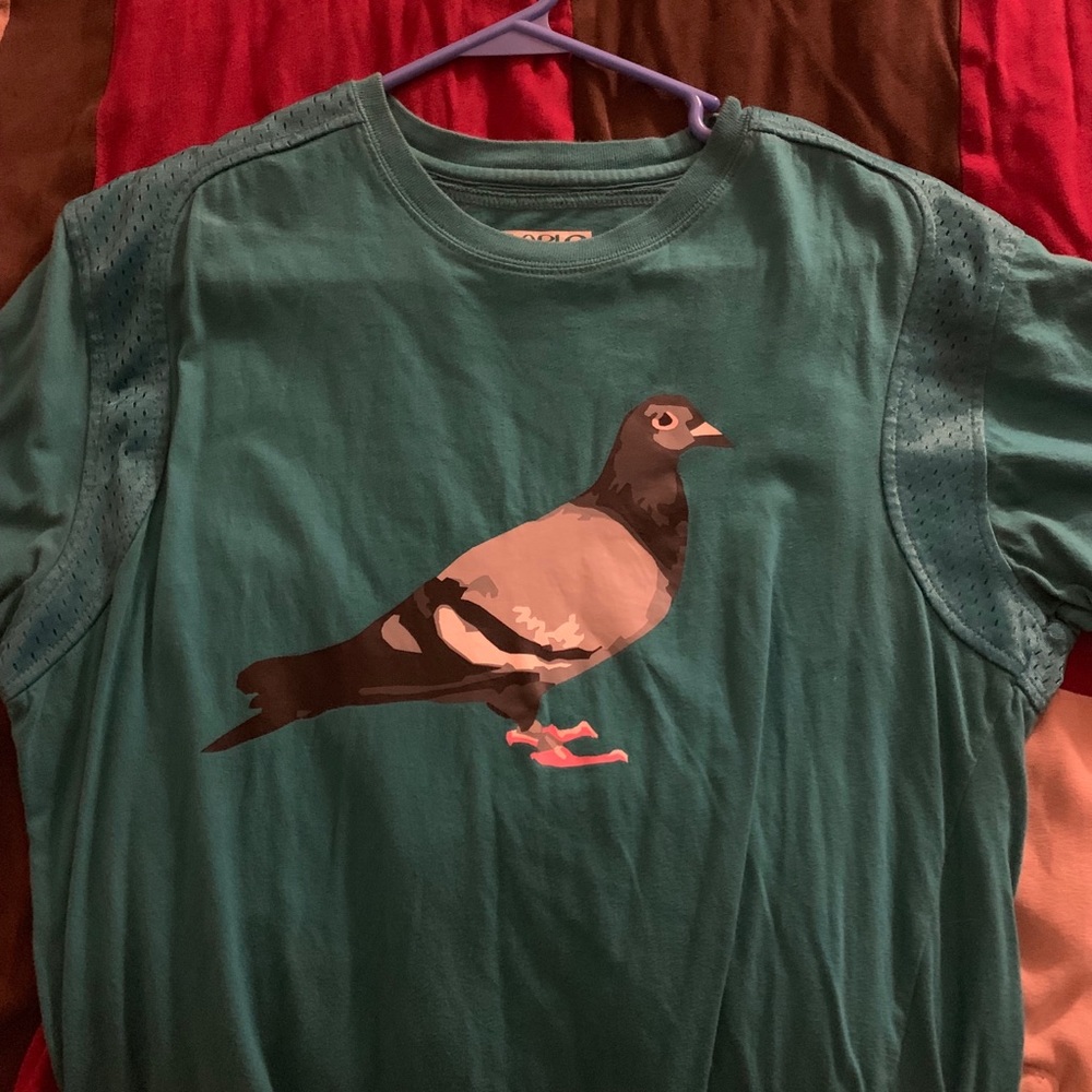 Staple pigeon T-shirt